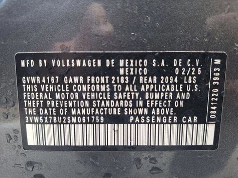 Used 2022 Chevrolet Bolt EUV LT w/ Convenience Package image 24