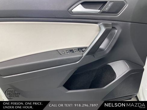 Used 2021 Volkswagen Tiguan SE w/ Panoramic Sunroof Package image 19