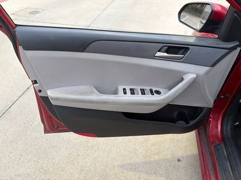 Used 2018 Hyundai Sonata SE FWD image 12