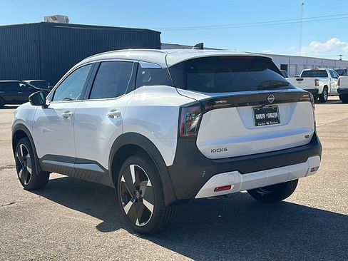 New 2026 Nissan Kicks SR image 6