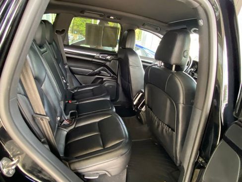 Used 2018 Porsche Cayenne S Platinum AWD/4WD image 16