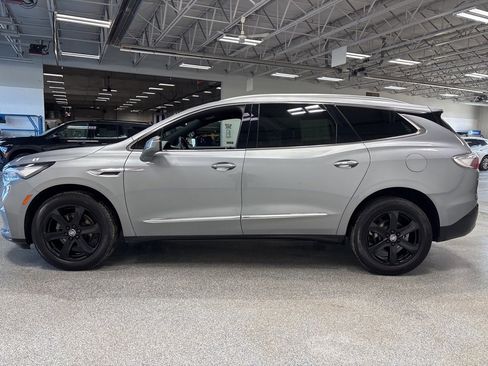 Used 2023 Buick Enclave Essence w/ Sport Touring Edition image 4