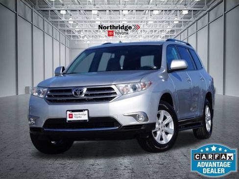 Used 2013 Toyota Highlander Plus FWD image 1