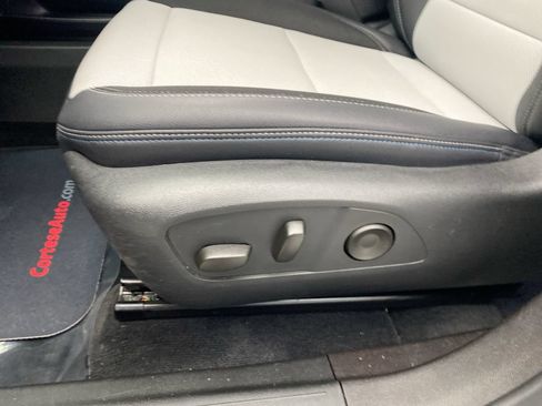 Used 2025 Chevrolet Equinox EV LT FWD image 13