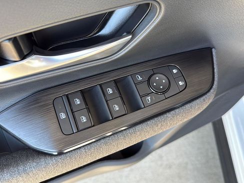 New 2026 Nissan Kicks SV image 13