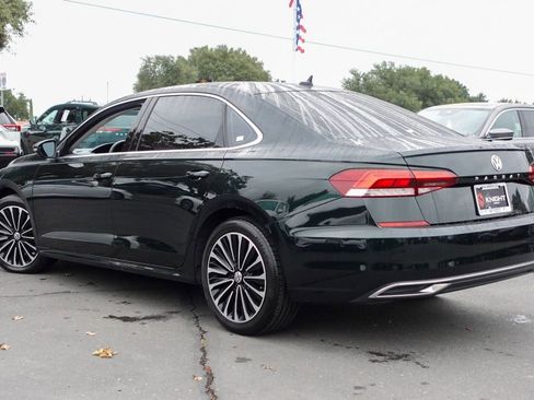 Used 2022 Volkswagen Passat 2.0T image 9