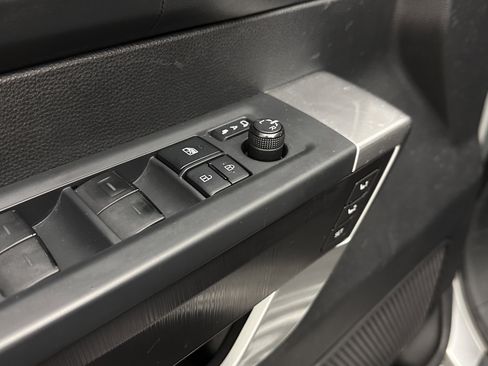 Used 2022 Toyota Tundra Platinum image 11