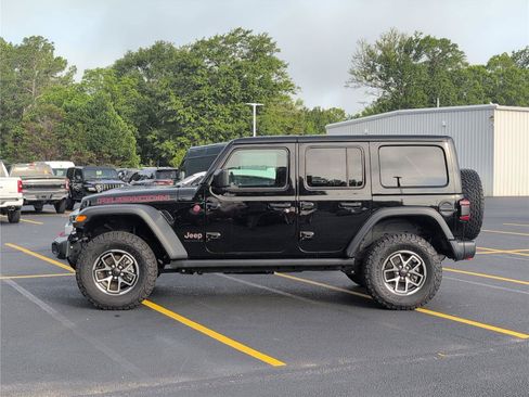 Used 2025 Jeep Wrangler Unlimited Rubicon AWD/4WD image 2