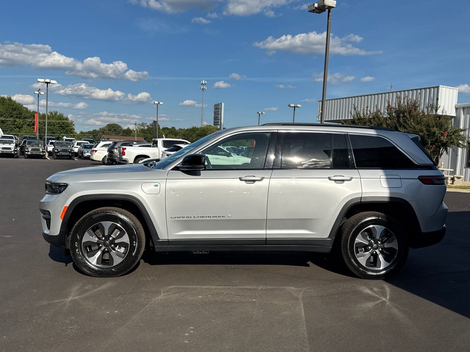 Used 2024 Jeep Grand Cherokee Limited 4xe AWD/4WD image 8