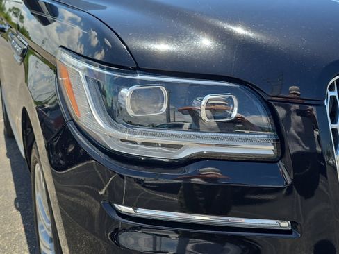 Used 2022 Lincoln Navigator Reserve AWD/4WD image 7