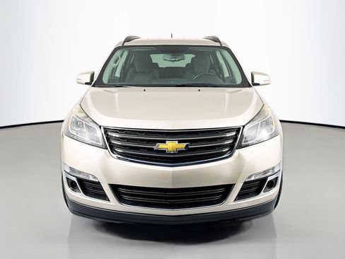 Used 2017 Chevrolet Traverse LT image 2