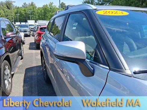 Used 2023 Toyota Highlander XLE AWD/4WD image 8