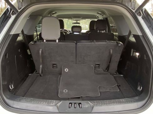 Used 2023 Ford Explorer XLT w/ Equipment Group 202A image 9