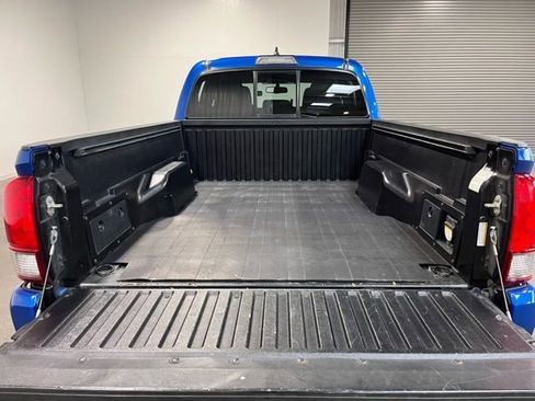 Used 2016 Toyota Tacoma TRD Sport w/ Towing Package image 16