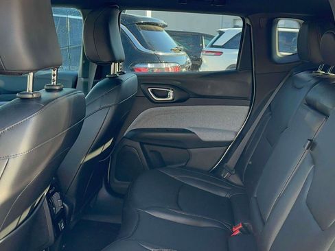 Used 2024 Jeep Compass Latitude image 10