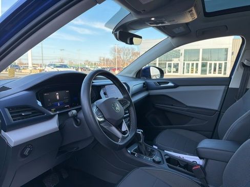 Used 2022 Volkswagen Taos SE w/ Panoramic Sunroof Package image 15