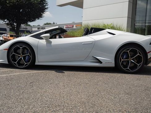 Used 2020 Lamborghini Huracan EVO image 9