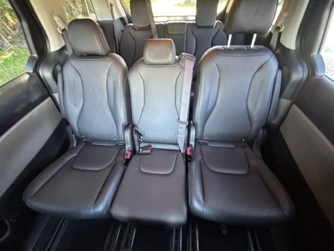 Used 2026 Kia Carnival FWD image 41