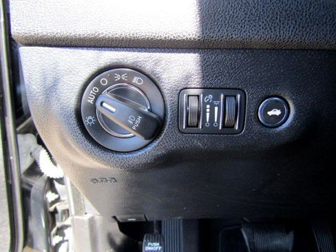 Used 2016 Chrysler 300 C image 23