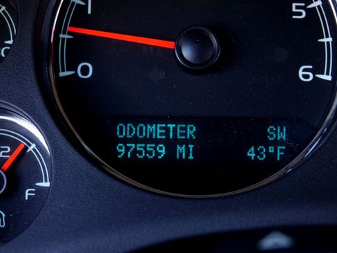 Used 2014 Chevrolet Suburban LTZ image 42