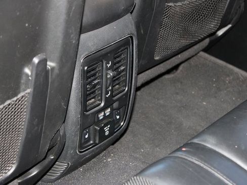 Used 2019 Jeep Grand Cherokee Limited w/ Luxury Group II image 19