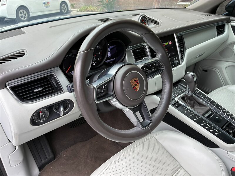 Used 2017 Porsche Macan GTS AWD/4WD image 27