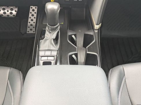 Used 2025 Toyota Camry SE w/ Convenience Package image 19