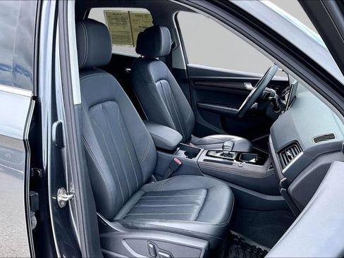 Used 2023 Audi Q5 2.0T Premium Plus w/ Premium Plus Package AWD/4WD image 7
