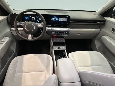 Certified 2025 Hyundai Kona SEL image 18