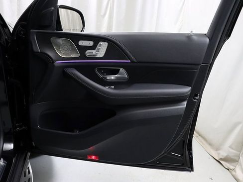 Certified 2025 Mercedes-Benz GLS 450 4MATIC image 38