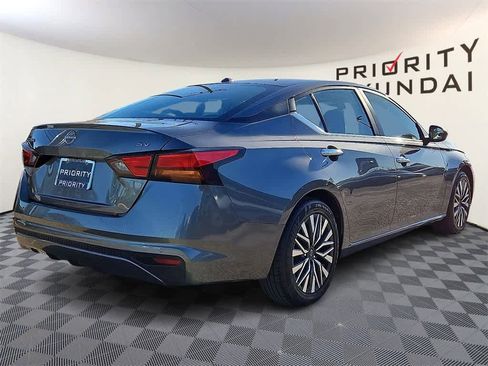 Used 2024 Nissan Altima 2.5 SV image 4