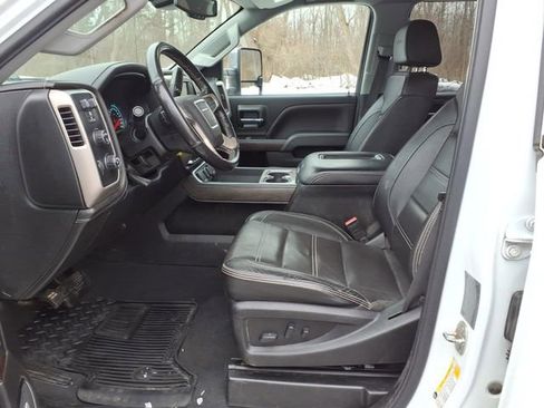 Used 2019 GMC Sierra 3500 Denali w/ Duramax Plus Package image 10