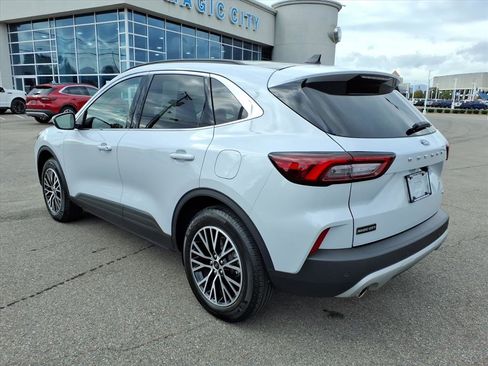 Used 2025 Ford Escape SE FWD image 3