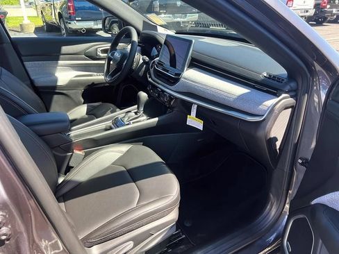 New 2024 Jeep Compass Latitude w/ Sun and Sound Group image 24