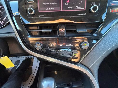 Used 2021 Toyota Camry SE FWD image 23