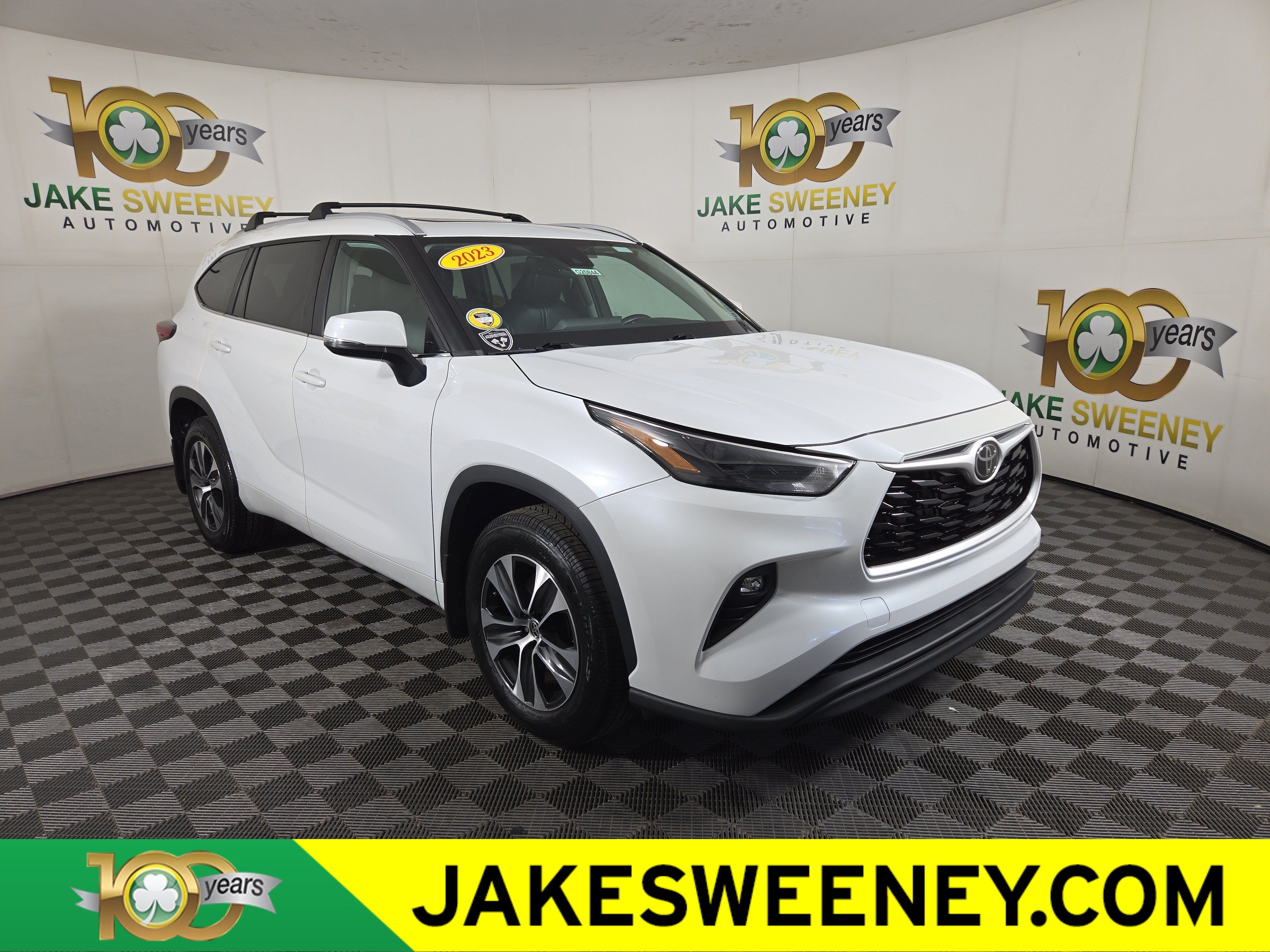 Used 2023 Toyota Highlander XLE AWD/4WD image 1