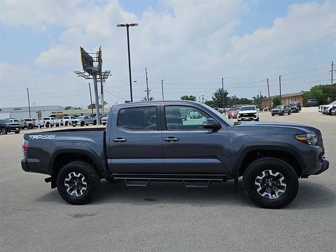 Used 2023 Toyota Tacoma TRD Off-Road w/ Technology Package AWD/4WD image 6