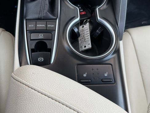 Used 2018 Toyota Camry XLE image 35