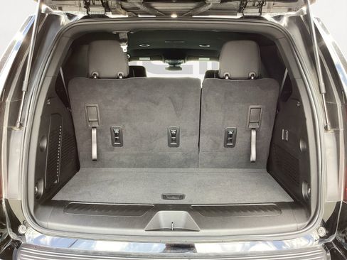 Used 2024 GMC Yukon SLE w/ Gmc Pro Safety Plus Package RWD image 14