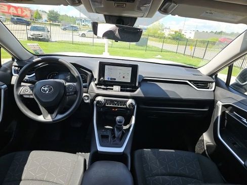 Used 2024 Toyota RAV4 XLE FWD image 34