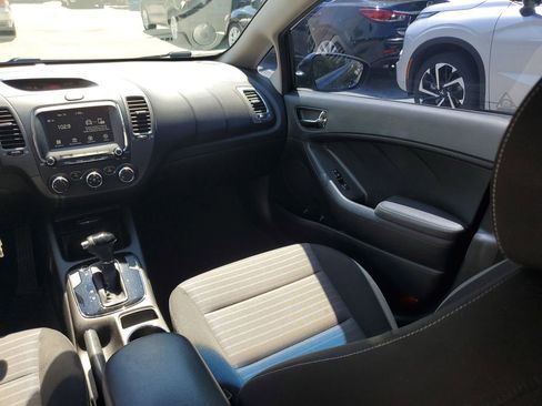 Used 2017 Kia Forte S image 16