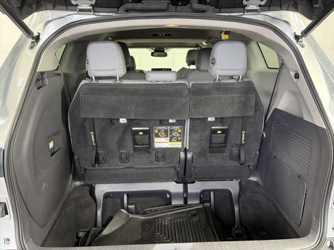 Used 2021 Toyota Sienna XLE image 15