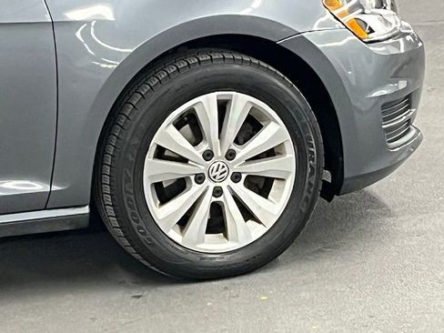 Used 2017 Volkswagen Golf S image 35