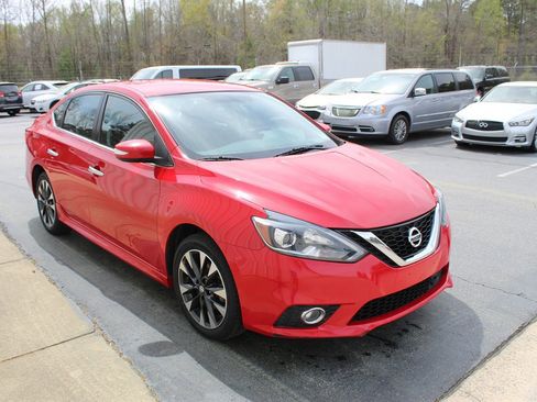 Used 2019 Nissan Sentra SR image 2