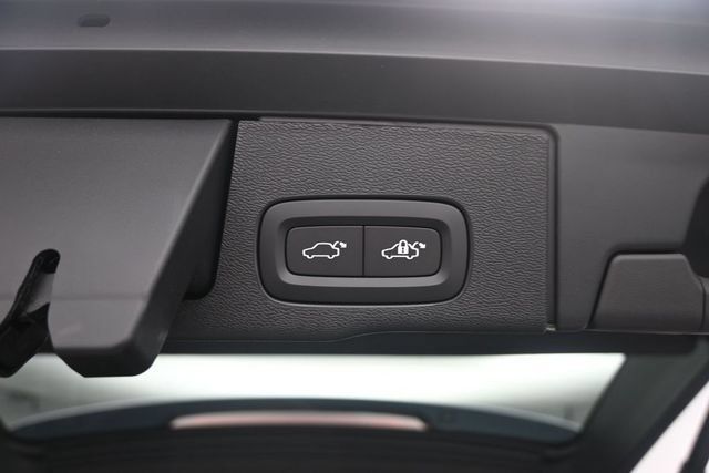 New 2027 Volvo XC60 B5 Plus AWD/4WD image 29