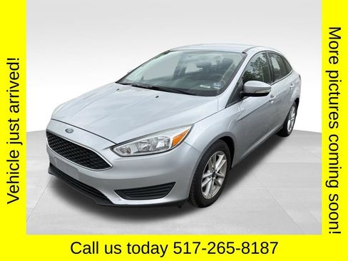 Used 2017 Ford Focus SE FWD image 2