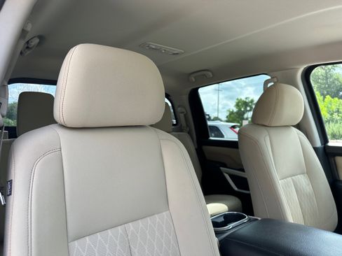 Used 2016 Nissan Titan SV image 12