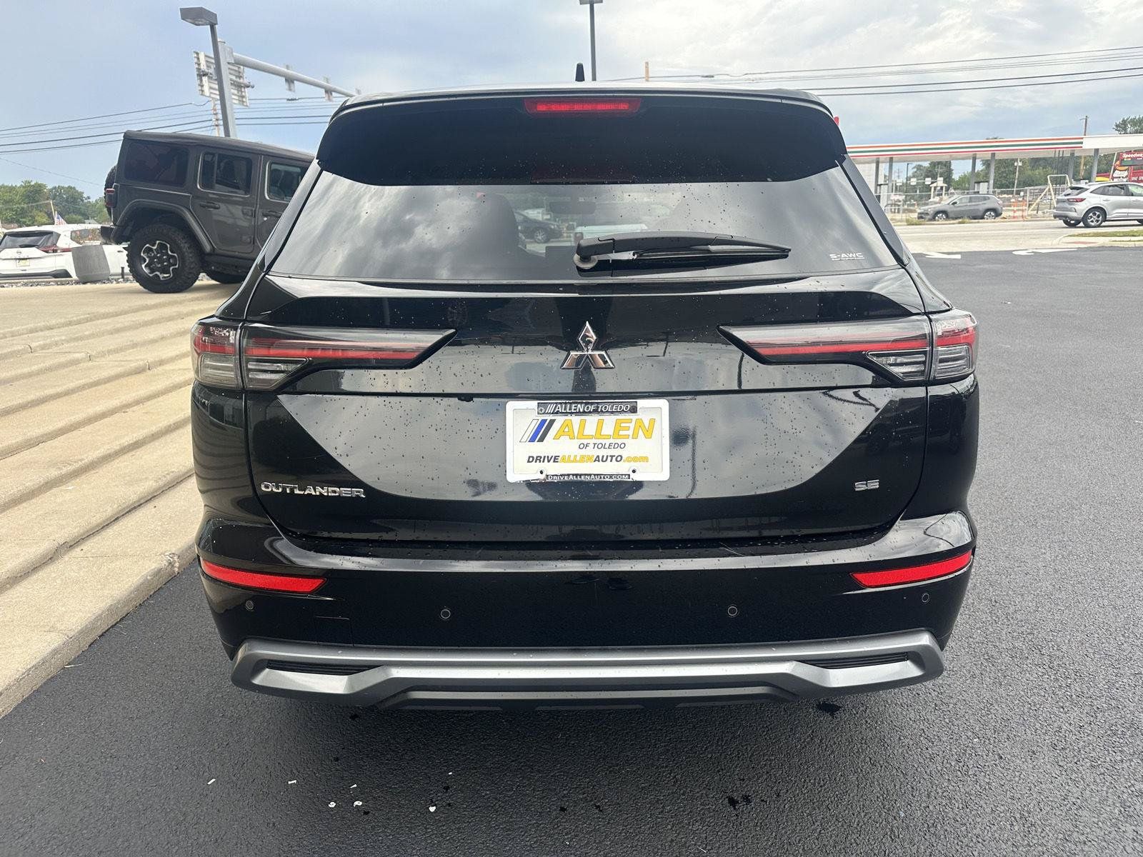 Used 2025 Mitsubishi Outlander AWD image 9