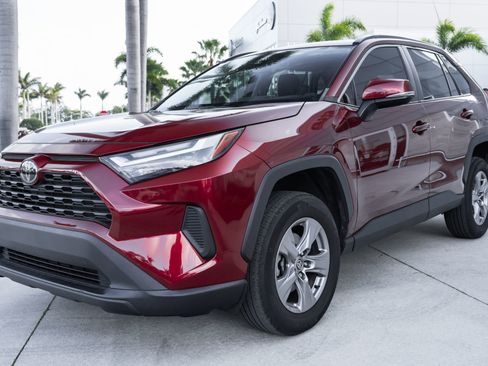 Used 2023 Toyota RAV4 XLE image 5