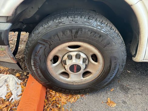 Used 2023 GMC Savana 3500 w/ Power Convenience Package image 4